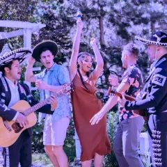 Jak ubrać się na imprezę latino? Gorące stylizacje i porady!