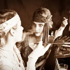 Impreza w stylu lat 20.: Jak zorganizować bal u Gatsby'ego?