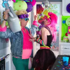 Dekoracje na imprezę lat 80.: Pomysły DIY i gotowe rozwiązania