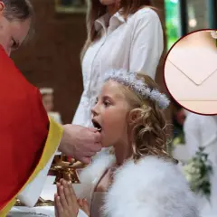 Pierwsza Komunia Święta dziewczynki. W tle koperta z kwiatami, symbolizująca prezent. Ile chrzestny daje na ślub?