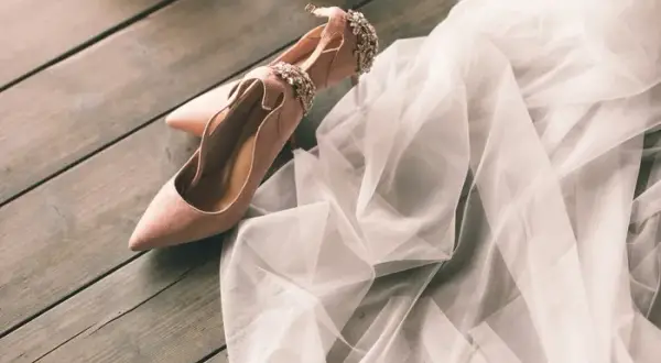 Buty ślubne boho: Komfort i styl. Jak wybrać idealne?