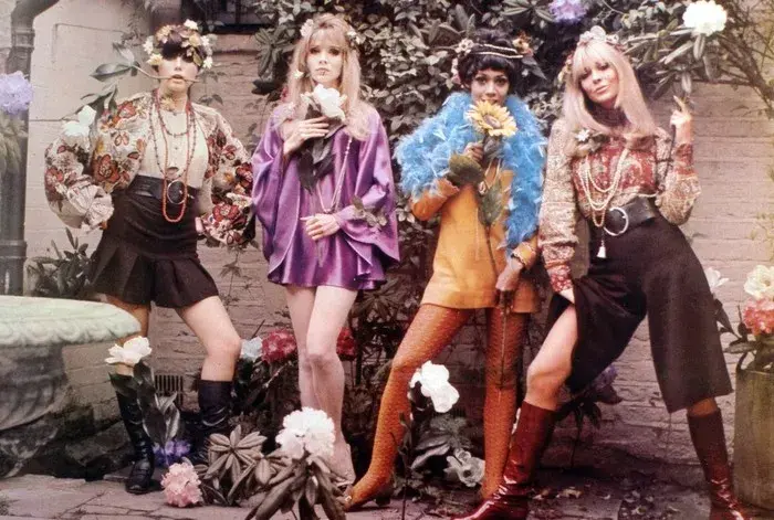 Impreza w stylu lat 70.? Stwórz look disco, hippie lub glam rock!