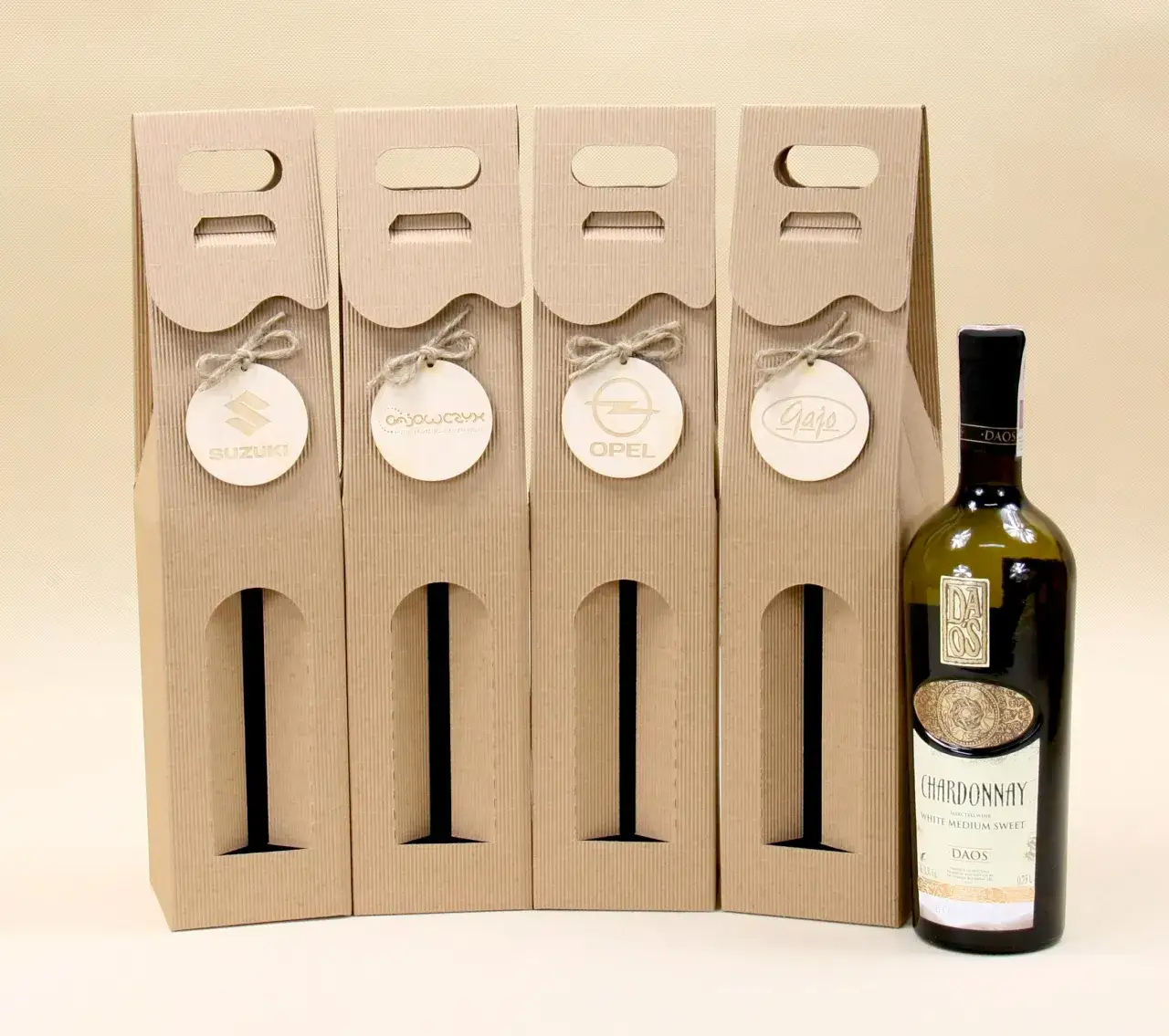 eleganckie opakowania na wino ślubne różne style