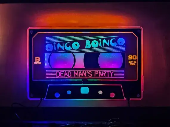 Dekoracje imprezowe lata 80 neony kasetowe boomboxy