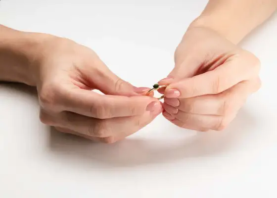 Promise ring - symbol miłości czy krok do zaręczyn? Co to?