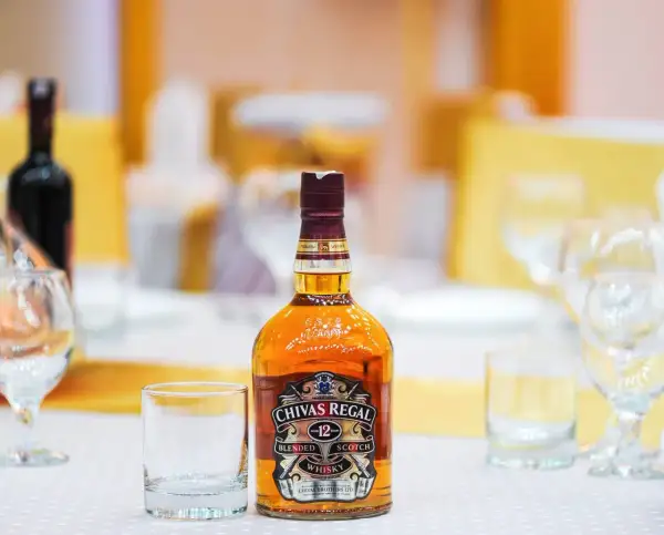 Ile whisky na wesele? Oblicz idealną ilość! Poradnik ekspertki