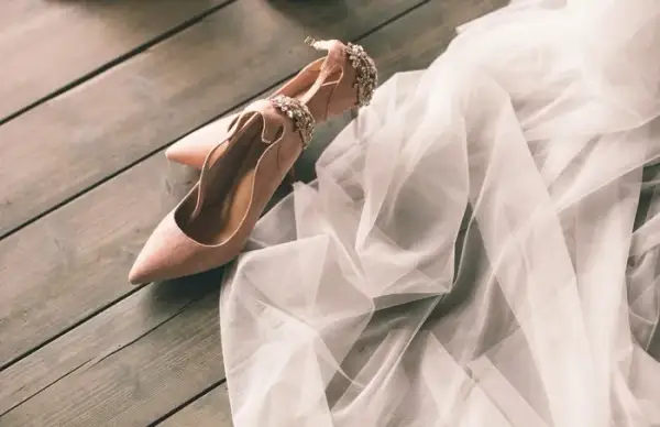 Buty ślubne boho: Komfort i styl. Jak wybrać idealne?